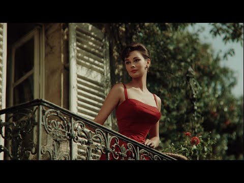 Under the Skies of Léon (France) – Vintage Chanson & Cinematic Beauty