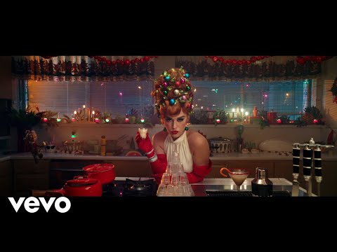 Katy Perry – Cozy Little Christmas