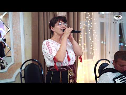 (James Bond) Mihalîci bate doba, cu formatia "Hora Prutului", i-ar dansatorii rup papucii