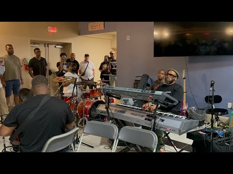 Mike Bereal 🎹, Derrick Starks 🎹, Alan Evans ll 🎸, Eric Brice 🎸 and Calvin Rodgers 🥁 playing