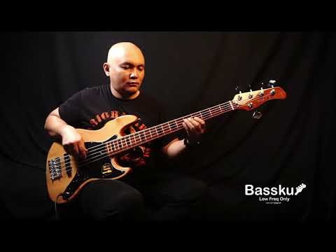 Sire Marcus Miller V5 5 Strings Bass Roasted Maple Neck & Fretboard