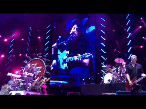 Foo Fighters lets Fan Play Drums