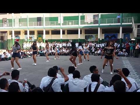 Chica del colegio stb baila Tereu teu teu