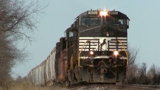 preview picture of video 'NS 9600 East on the Chicago Subdivsion on 2-15-2013'