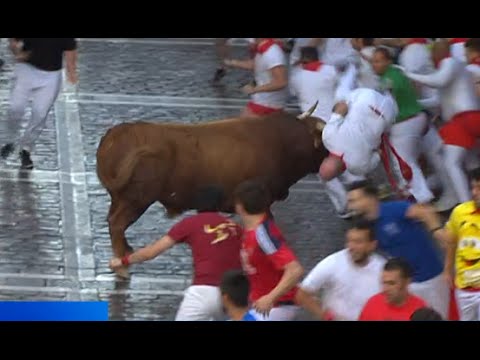 Extremely dangerous second bull run - SAN FERMIN 2016 - Up to 7 gored