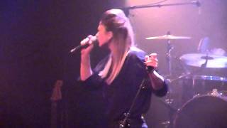 Claire Denamur - Hound dog (Big Mama Thornton cover) @ Café de la Danse