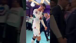 Download lagu Momen Cristiano Ronaldo meninggalkan stadion sambi... mp3