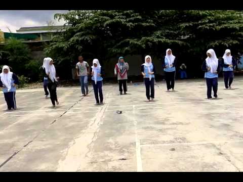 Praktik Senam 12 IPA 2 SMAI Assyafi'iyah 02 Bekasi