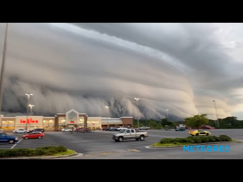 Spectacular shelf cloud in Georgia, USA.