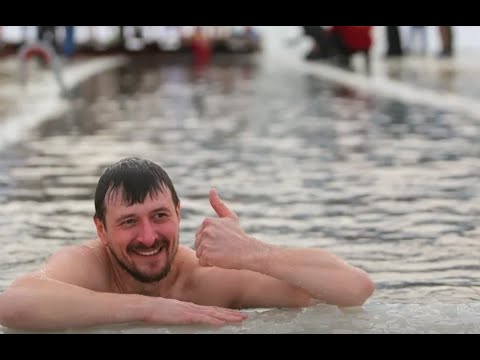 В Якутске местные «моржи» открыли зимний купальный сезон