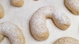 עוגיות סהרוני אגוזים פריכות וקלות הכנה Crispy walnut crescent cookies בקלי קלות- הערוץ ליהי קרויץ (ליהי קרויץ - מטבח בקלי קלות) - התמונה מוצגת ישירות מתוך אתר האינטרנט יוטיוב. זכויות היוצרים בתמונה שייכות ליוצרה. קישור קרדיט למקור התוכן נמצא בתוך דף הסרטון