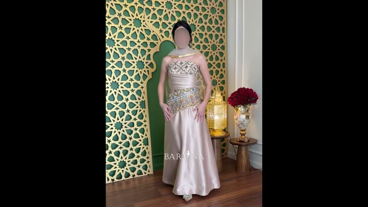 Gold evening dress with luxurious oriental embroidery - L