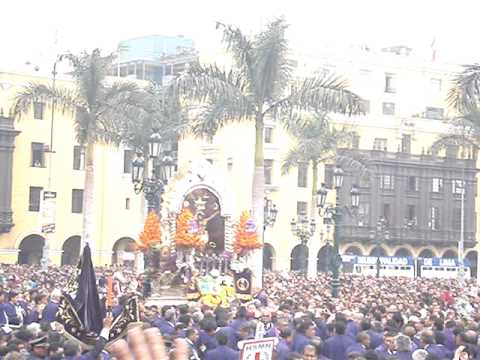 Señor de los MIlagros en la plaz ade armas de Lima 18.10.09 v05
