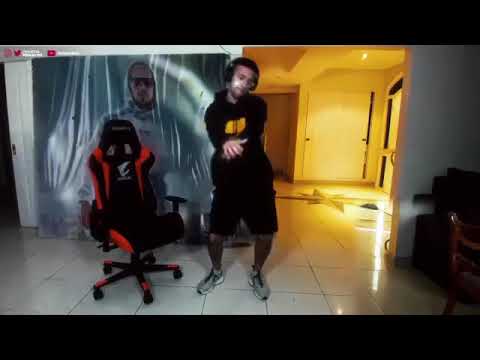 Coscu sintiendo la música EDIT