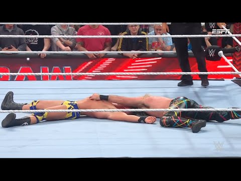 Austin Theory canjea el maletín sobre Seth Rollins - WWE RAW 7 de Noviembre 2022 Español Latino
