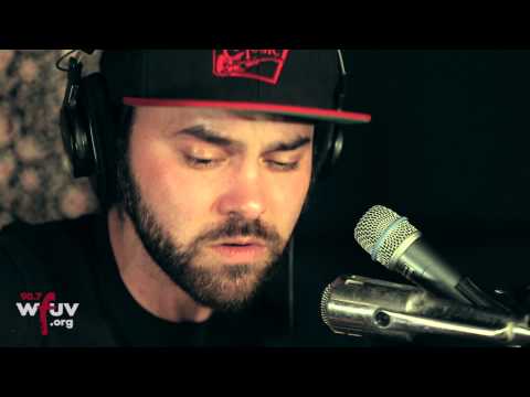 Shakey Graves - "Dearly Departed" (Live at WFUV)