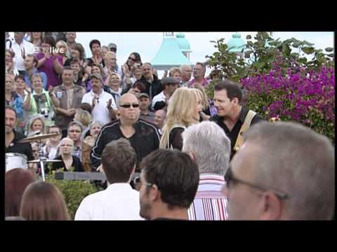 Bonnie Tyler - Holding Out For A Hero (2011.08.28) (ZDF)