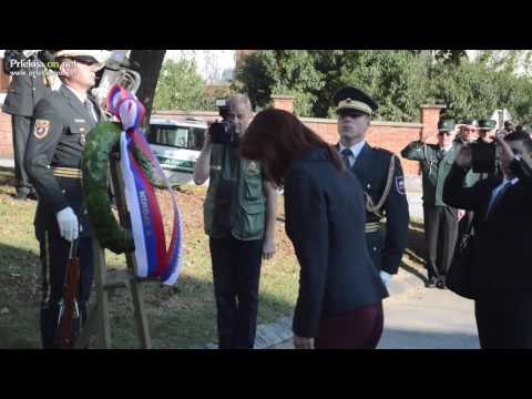 Položitev venca k spominskemu obeležju Nikoli več