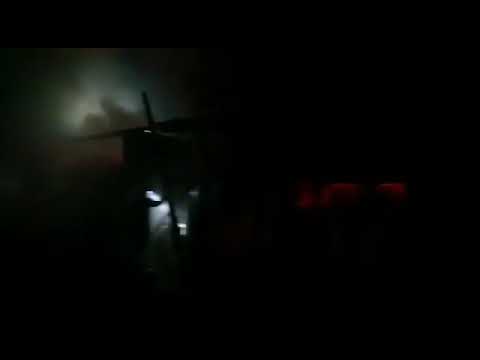 Incendiu puternic la Scoreiu. O casă și ​două mașini, distruse complet