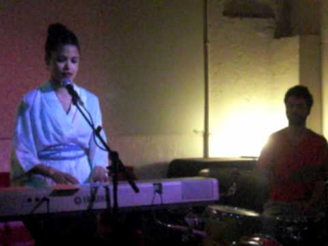 Leila Adu - Live @ Fanfulla, Roma, 17/02/2011 | Part 1 of 3