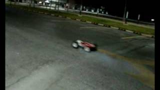 preview picture of video 'AUTOMODELISMO  MERIDA YUCATAN CITY CENTER CARRERA DE SAVAGE VS ROBITRONIC MANTIS 18 MAR 09'