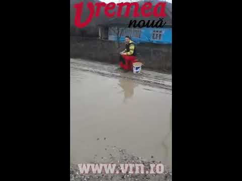 Protest INEDIT in Rediu Galian! Pescuit in gropile din drum!