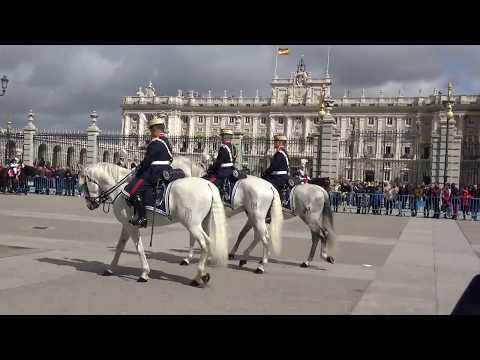 download lagu mp3 mp4 Cambio De Guardia Palacio Real, download lagu Cambio De Guardia Palacio Real gratis, unduh video klip Cambio De Guardia Palacio Real