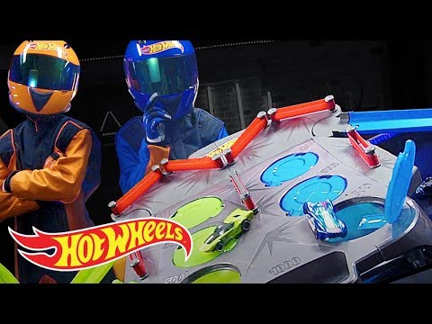 BULLSEYE COMPETITION on the REBOUND RACEWAY! | Orange Vs Blue | @HotWheels