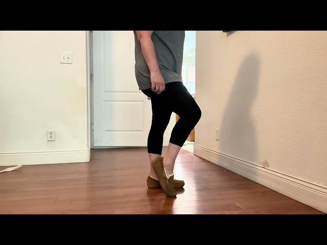 Vídeo relacionado con JOMIX Zapatillas de Casa de Felpa para Mujer Pantuflas con Corazones Estampados Peluche Suave Cómoda Invierno Otoño Interior (Marino, 38)