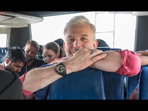 Hubert Urbański przyleciał specjalnie do Indii, żeby zagrać z uczestnikami w grę [Azja Express]