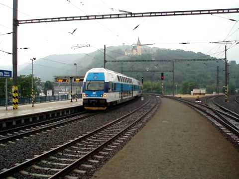 Sloní rychlík opouští Ústí nad Labem