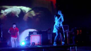 Deftones - Knife Prty LIVE ft Teri Gender Bender of Le Butcherettes