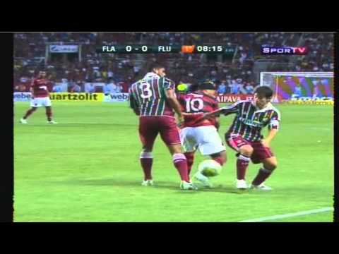 Ronaldinho Gaúcho tenta dar Caneta no Conca (13/03/2011)