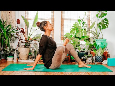 45 MIN. EMPOWERMENT SLOW YOGA FLOW| HIPS AND LOWER BODY SACRAL CHAKRA FLOW