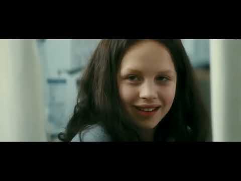 My Sister's Keeper 2009 trailer still with the Fitzgerald family in a hospital corridor