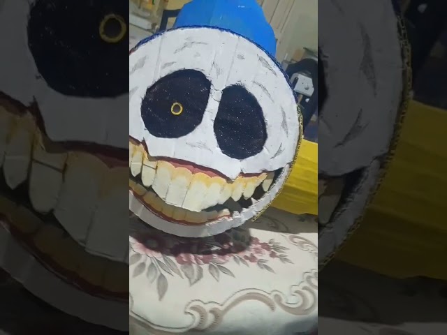 Vídeo relacionado con Ptolemy Slocum Mascaras de Personajes Famosos, Caras de Carton