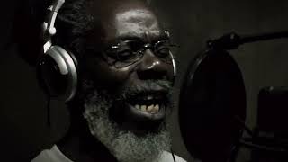 Mighty Diamonds &amp; Mr Bertus - Little Green Apple [official Music Video] #mightydiamonds