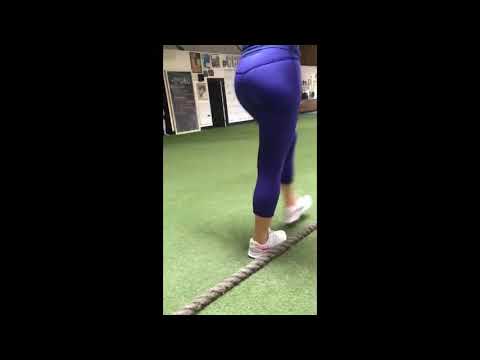Crossover Lunges