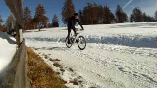 preview picture of video 'Mountainbike im Schnee - Salten Südtirol Full HD [1080p]'