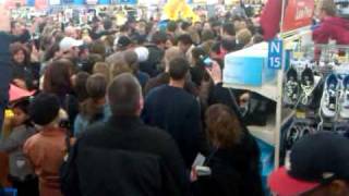 preview picture of video 'Wal-Mart Black Friday Madness - North Logan, Utah'