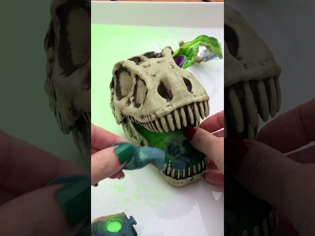 Vídeo relacionado con Gross-a-Saurus GrossMos Flying Dino Green - Juguetes Interactivos de Dinosaurios para Niños y Niñas, Coleccionistas y Niños Mayores de 6 Años