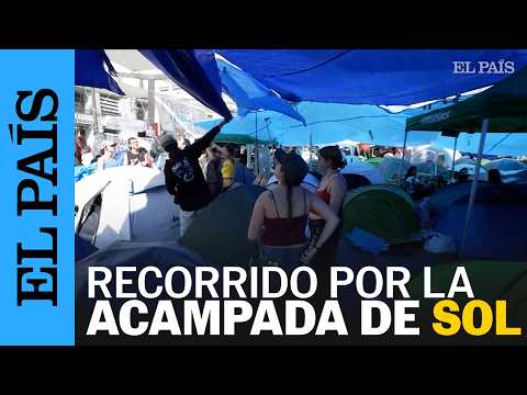 Así luce el interior de la acampada por la vivienda en la Puerta del Sol | EL PAÍS