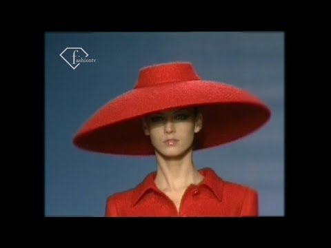 Valentino Fall/Winter 2000/01 Haute Couture ft Karolina Kurkova & Carmen Kass | FashionTV