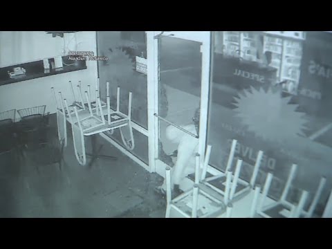 Window-smashing heist at Las Vegas business caught on camera