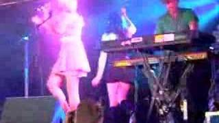 Tilly And The Wall - You And I Misbehaving (Leeds Fest 2006)