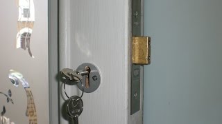 Unlocking UK Lever Lock Locksmith Lock Opening by Drilling