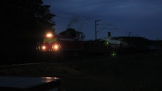 preview picture of video 'Freight train T 3592 passes Rautavuori level crossing at night [FullHD]'