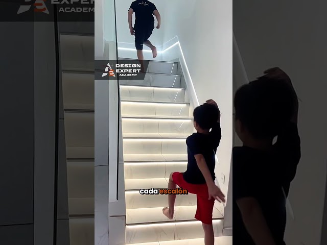 Vídeo relacionado con ZONK Luces LED de plástico para escalones de 120 V, voltaje de línea, luces de escalera para interiores y exteriores, no regulables, 4000 K, montaje en pared, plástico, paquete de 6