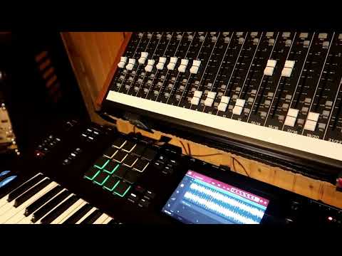 Akai MPC Key 61 Standalone Workstation Synthesizer 2022 - Present - Black image 26