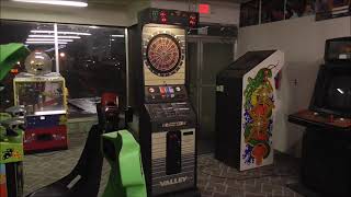 "Honest Ernie" Cheats Us On Valley's Cougar Dartboard Coin Operated Arcade But We Get Revenge!